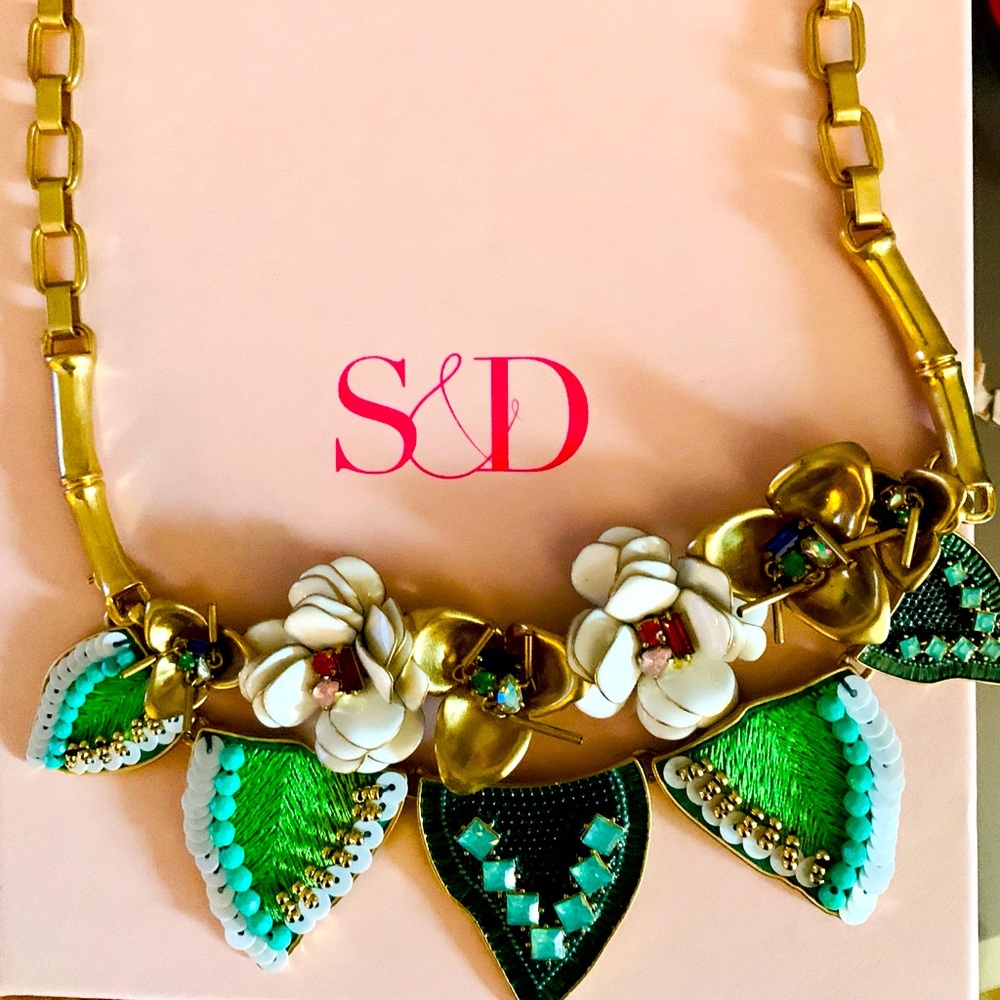 STELLA & DOT Camellia Necklace - so pretty NIB
